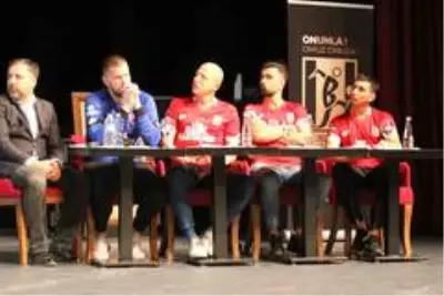 Balıkesirspor, forma gecesinde 17 bin forma sattı Balıkesirspor, forma gecesinde 17 bin forma sattı