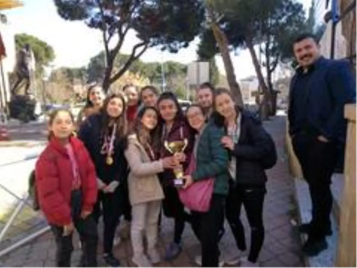 Buldan'da voleybolun şampiyonları belli oldu