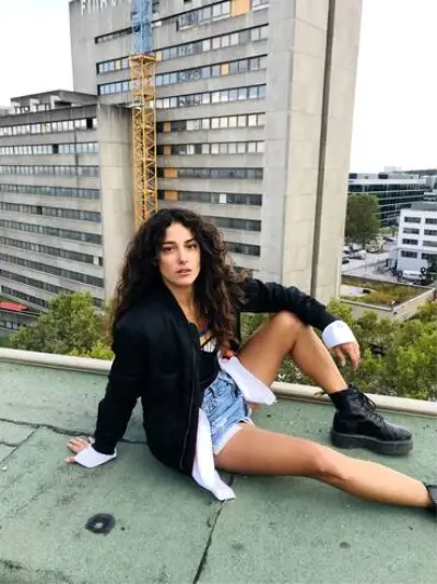 Cansu Tosun bu sefer klip yıldızı oldu