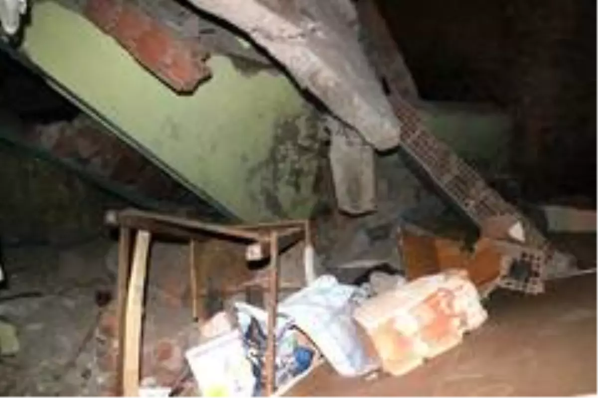 Deprem hasar tespit ekibi düşürüldü