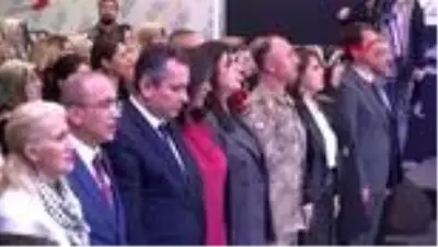 Kahramanmaraş mankenler, podyumda maraş işi elbiselerle yürüdü Kahramanmaraş mankenler, podyumda maraş işi elbiselerle yürüdü