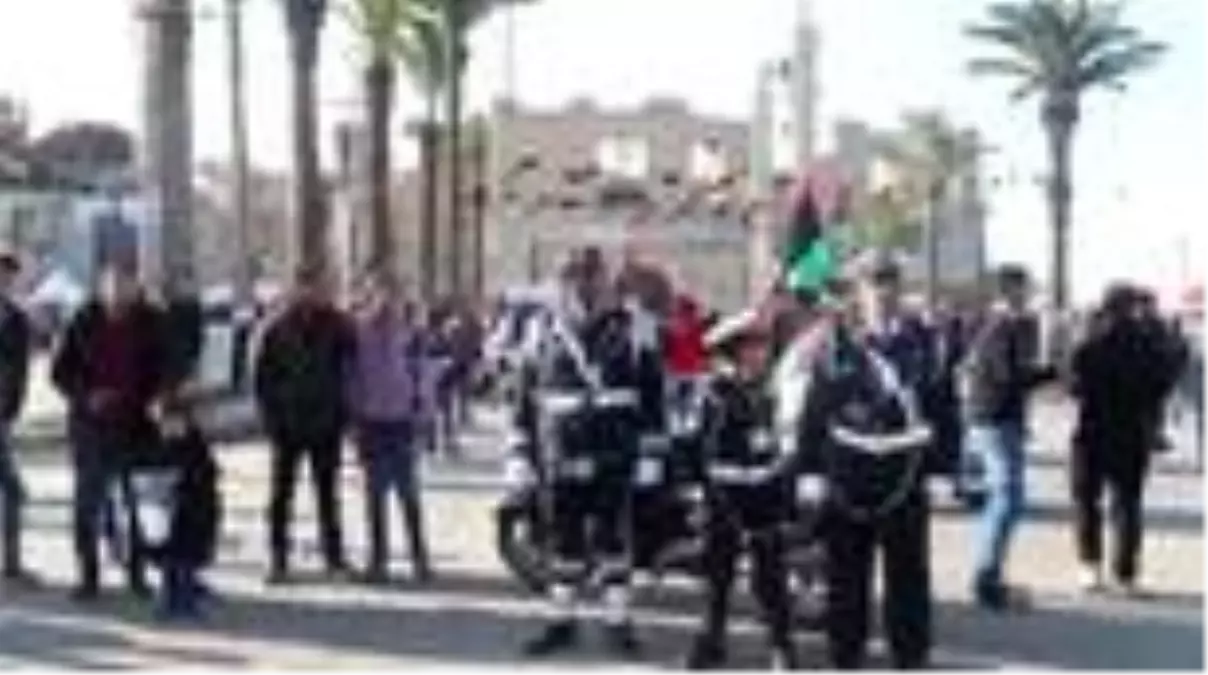 Libyalılar devrimin 9’uncu yılını Türk bayraklarıyla kutladı
