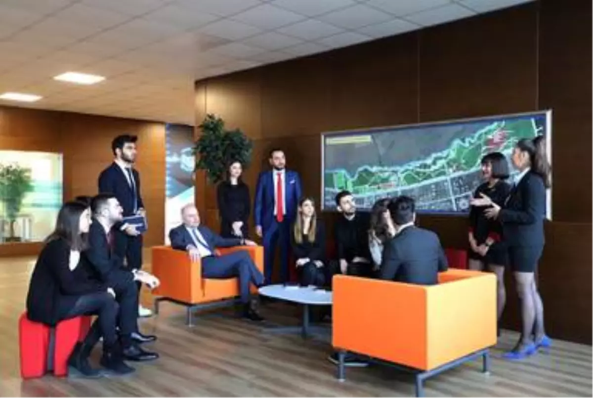 REKTÖRÜN MENTORU ÖĞRENCİLER