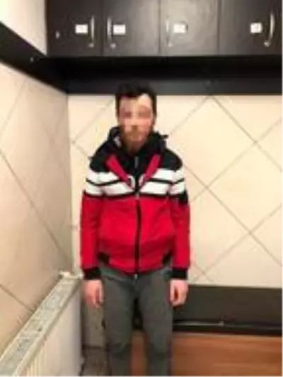 Şişli'de bekçiler uyuşturucu satıcısını yakaladı Şişli'de bekçiler uyuşturucu satıcısını yakaladı