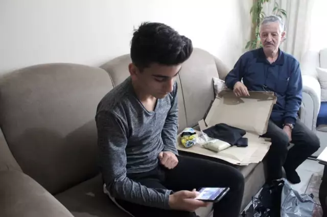 Sosyal medyadan pantolon sipariş etti, kutudan çıkanlar şoke etti Sosyal medyadan pantolon sipariş etti, kutudan çıkanlar şoke etti