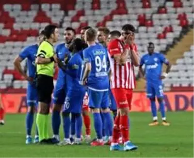 Süper Lig: Antalyaspor: 3 - Kasımpaşa: 1 (Maç sonucu) Süper Lig: Antalyaspor: 3 - Kasımpaşa: 1 (Maç sonucu)