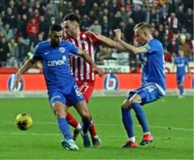 Süper Lig: Antalyaspor: 3 - Kasımpaşa: 1 (Maç sonucu) Süper Lig: Antalyaspor: 3 - Kasımpaşa: 1 (Maç sonucu)
