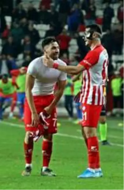 Süper Lig: Antalyaspor: 3 - Kasımpaşa: 1 (Maç sonucu) Süper Lig: Antalyaspor: 3 - Kasımpaşa: 1 (Maç sonucu)