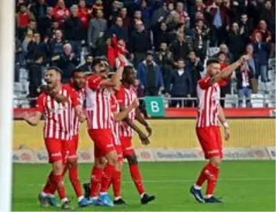 Süper Lig: Antalyaspor: 3 - Kasımpaşa: 1 (Maç sonucu) Süper Lig: Antalyaspor: 3 - Kasımpaşa: 1 (Maç sonucu)