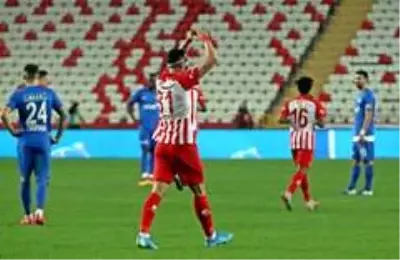 Süper Lig: Antalyaspor: 3 - Kasımpaşa: 1 (Maç sonucu) Süper Lig: Antalyaspor: 3 - Kasımpaşa: 1 (Maç sonucu)