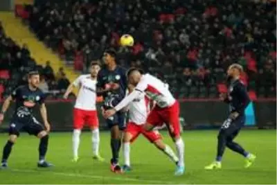 Süper Lig: Gaziantep FK: 0 - Çaykur Rizespor: 0 (İlk yarı) Süper Lig: Gaziantep FK: 0 - Çaykur Rizespor: 0 (İlk yarı)