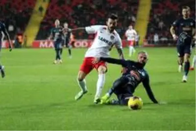 Süper Lig: Gaziantep FK: 0 - Çaykur Rizespor: 0 (İlk yarı) Süper Lig: Gaziantep FK: 0 - Çaykur Rizespor: 0 (İlk yarı)