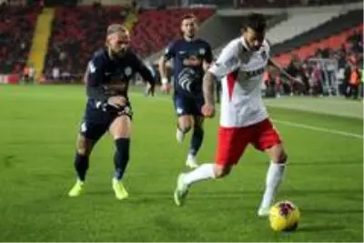 Süper Lig: Gaziantep FK: 0 - Çaykur Rizespor: 0 (İlk yarı) Süper Lig: Gaziantep FK: 0 - Çaykur Rizespor: 0 (İlk yarı)