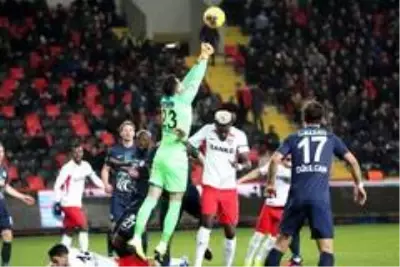 Süper Lig: Gaziantep FK: 0 - Çaykur Rizespor: 0 (İlk yarı) Süper Lig: Gaziantep FK: 0 - Çaykur Rizespor: 0 (İlk yarı)