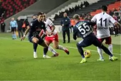 Süper Lig: Gaziantep FK: 0 - Çaykur Rizespor: 0 (İlk yarı) Süper Lig: Gaziantep FK: 0 - Çaykur Rizespor: 0 (İlk yarı)