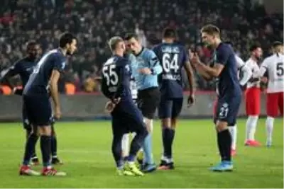Süper Lig: Gaziantep FK: 0 - Çaykur Rizespor: 0 (İlk yarı) Süper Lig: Gaziantep FK: 0 - Çaykur Rizespor: 0 (İlk yarı)