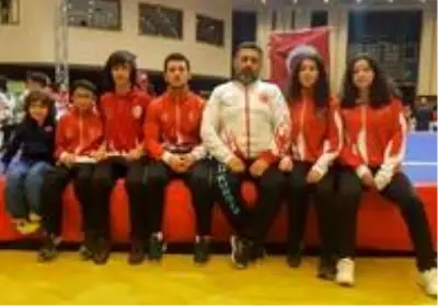 Yunusemreli wushucular Antalya'dan madalyalarla döndü Yunusemreli wushucular Antalya'dan madalyalarla döndü
