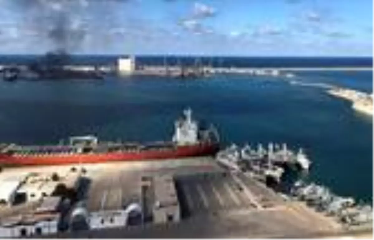 BM: Trablus'taki liman saldırıya uğradı