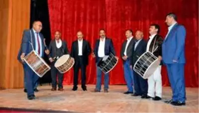 'Davulun efsanesi' aldığı ödülle Abdal gençlerine örnek oldu 'Davulun efsanesi' aldığı ödülle Abdal gençlerine örnek oldu