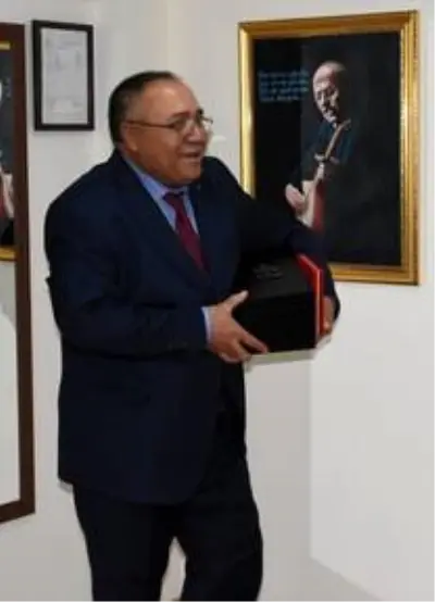 'Davulun efsanesi' aldığı ödülle Abdal gençlerine örnek oldu 'Davulun efsanesi' aldığı ödülle Abdal gençlerine örnek oldu
