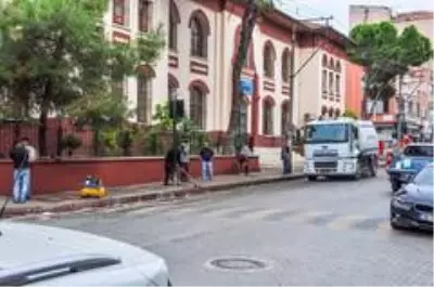 Deprem sebebiyle yıkılan okulun altına otopark inşa edilecek Deprem sebebiyle yıkılan okulun altına otopark inşa edilecek