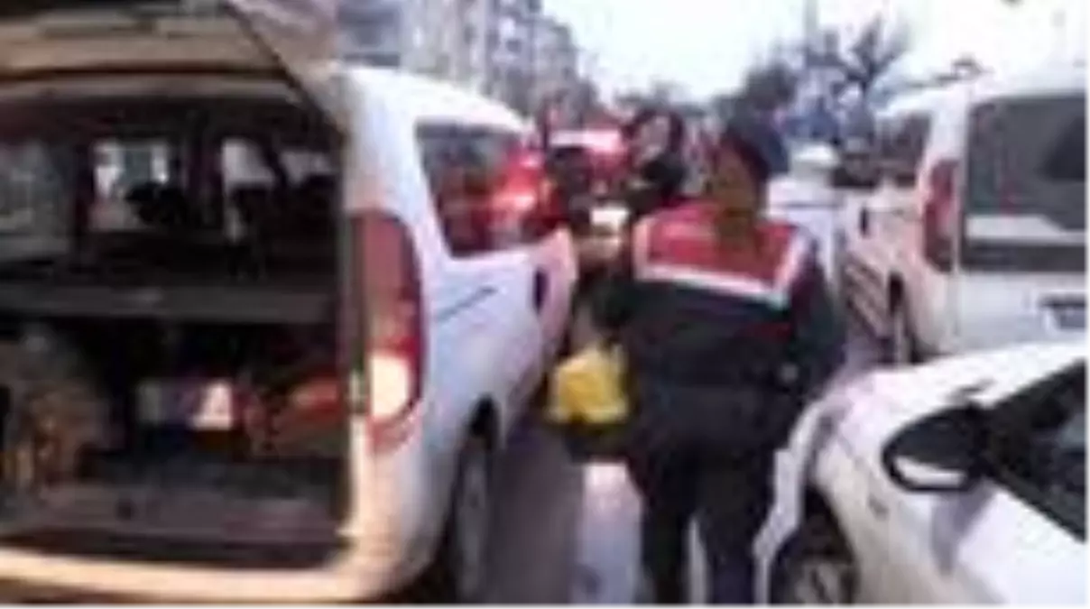 Depremde kedisini kaybeden 8 yaşındaki Muhammed'e jandarmadan sürpriz