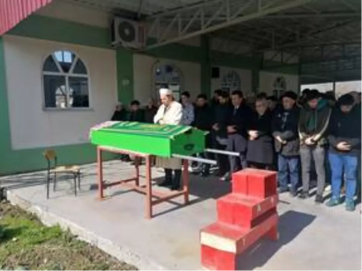 Düzce'de eşi tarafından öldürülen kadın Samsun'da toprağa verildi