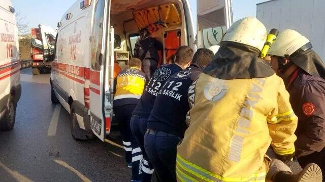 E-5'te trafiğin durma noktasına gelmesine neden olan kazada 1 kişi öldü, 3 yaralandı