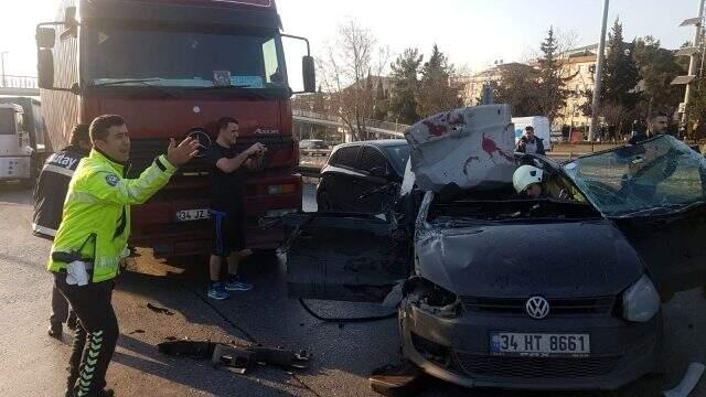 E-5'te trafiğin durma noktasına gelmesine neden olan kazada 1 kişi öldü, 3 yaralandı