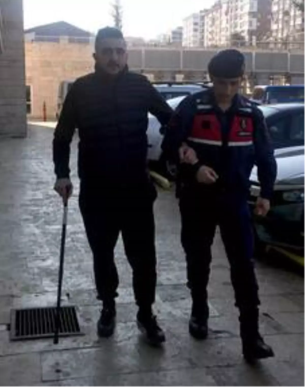 Evinde uyuşturucu hap ve silahla yakalanan şüpheli tutuklandı