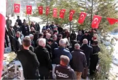 Fikret Ünlü ölümünün birinci yılında mezarı başında anıldı Fikret Ünlü ölümünün birinci yılında mezarı başında anıldı