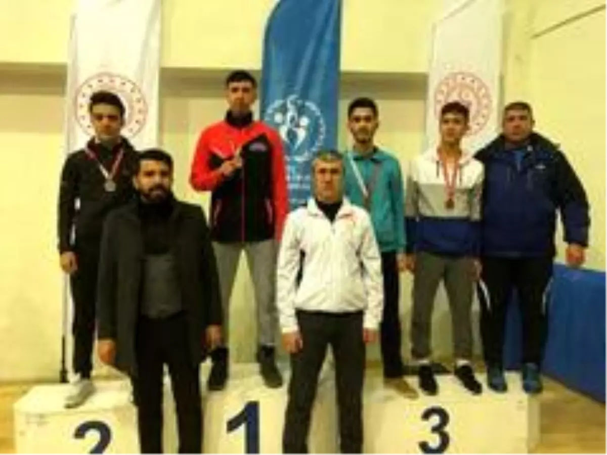Gaziantepli sporculardan Gençler Karete Okul Yarışmalarında 10 madalya