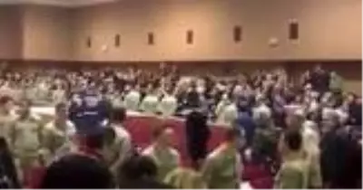Gezi Parkı davasındaki beraat kararıyla beraber duruşma salonunda alkış sesleri yükseldi Gezi Parkı davasındaki beraat kararıyla beraber duruşma salonunda alkış sesleri yükseldi
