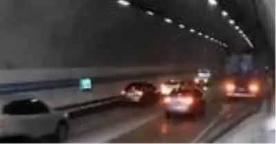 Güney Kore'de 30 aracın birbirine girdiği trafik kazası gündem yarattı