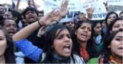 Hindistan'da onlarca lise öğrencisi regl olmadıklarını kanıtlamak için soyunmaya zorlandı Hindistan'da onlarca lise öğrencisi regl olmadıklarını kanıtlamak için soyunmaya zorlandı