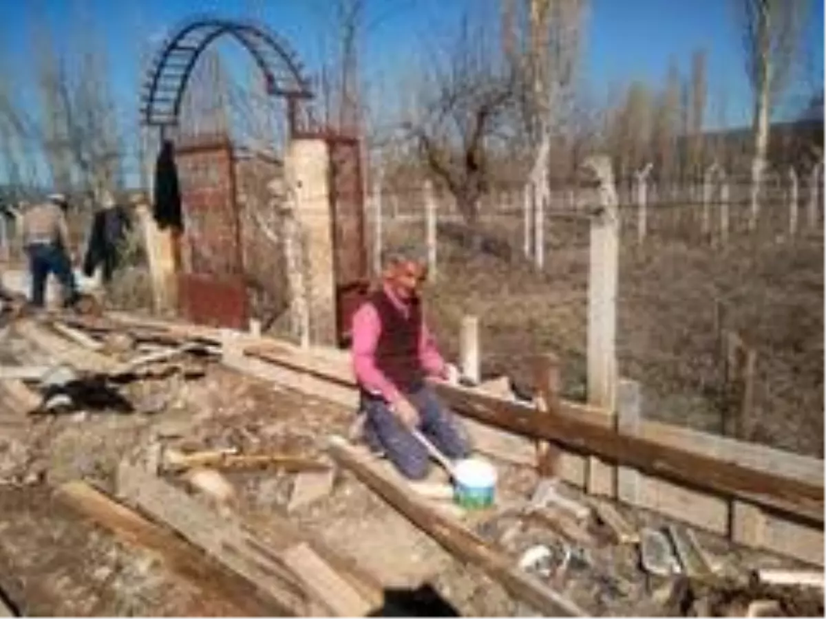 Hisarcık�ta yaya kaldırımına ihata duvarı Haberler Hisarcık�ta yaya kaldırımına ihata duvarı Haberler
