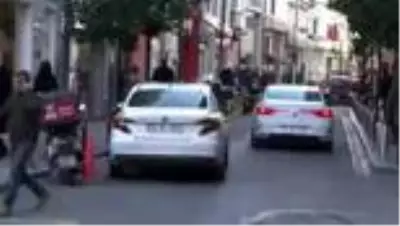 Kavga esnasında kontrolden çıkan araç yaşlı kadını ezdi Kavga esnasında kontrolden çıkan araç yaşlı kadını ezdi