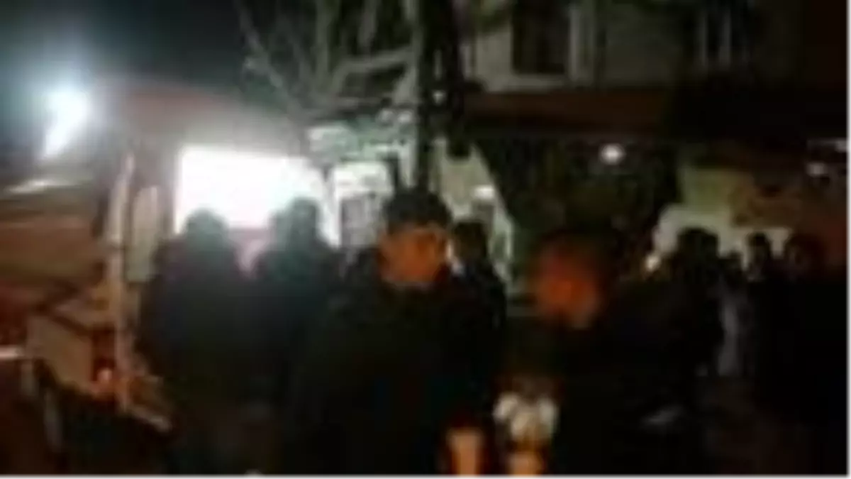 Manisa 5.2'lik depremle sallandı (3)