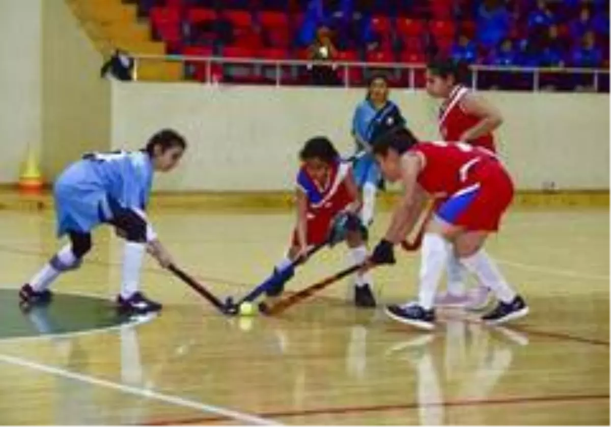 Osmaniye'de Anadolu Yıldızlar Ligi Hokey Grup Müsabakaları