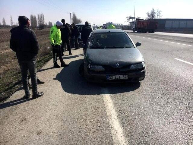 Otomobille kovaladığı aracı şarampole düşürdü, sürücüsünü tüfekle vurup öldürdü