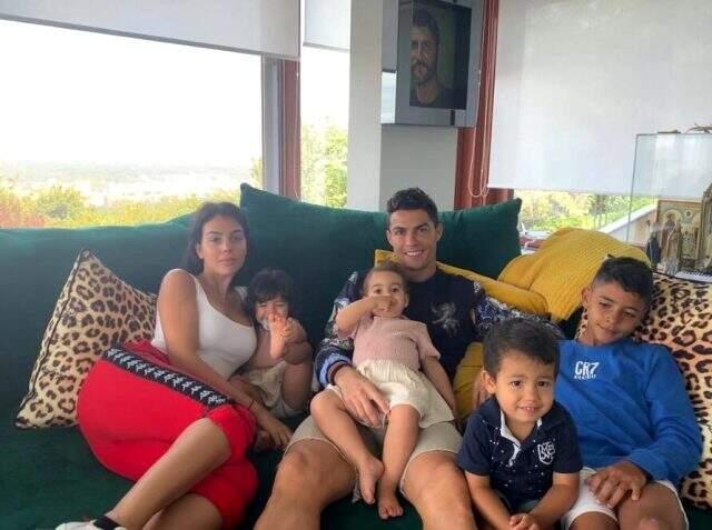 Ronaldo, sevgilisine aylık 105 bin dolar harçlık veriyor