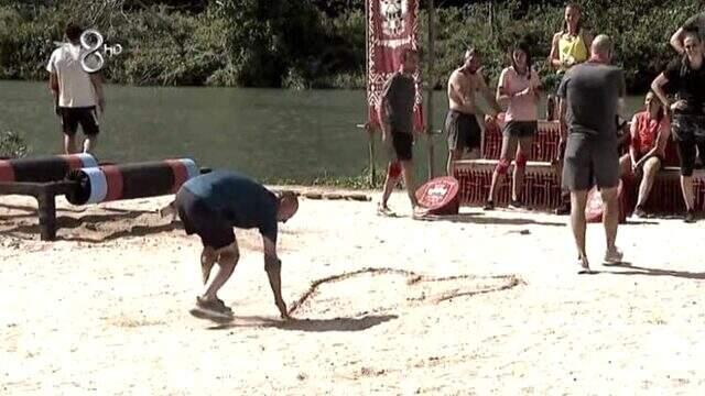 Survivor'da ödül oyununu kazanan takım günler sonra ilk kez yemek yedi