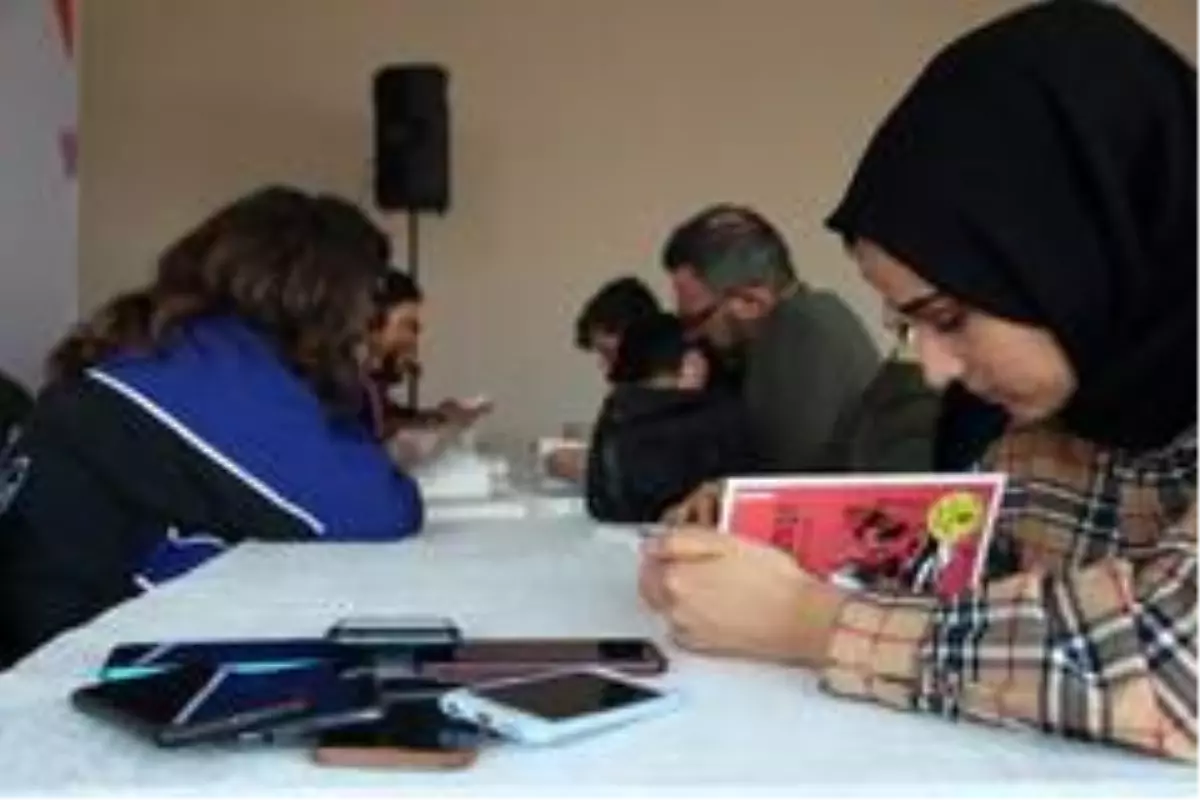 Telefonu bırakıp kitap okuyana, okuduğu kitap hediye