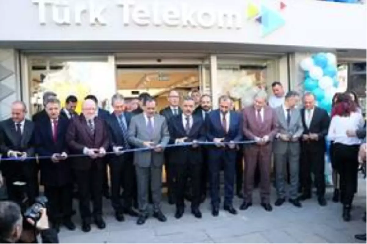 Türk Telekom'un yenilenen Atakum Müşteri Merkezi hizmete girdi