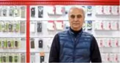 30 yıldır biriktirdiği telefonlarla koleksiyon oluşturdu