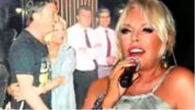 Ajda Pekkan ve Bülent Çavuşoğlu'nun 8 yıllık ilişkisi sona erdi Ajda Pekkan ve Bülent Çavuşoğlu'nun 8 yıllık ilişkisi sona erdi