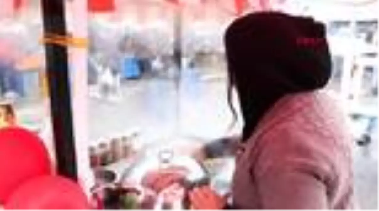 Antalya günde 60 lirayla 3 çocuk okutuyor