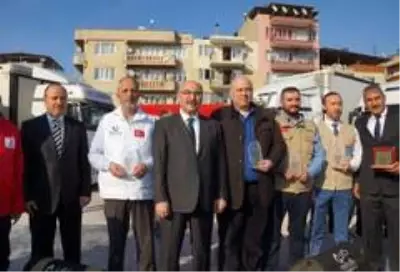 Aydın'dan, Elazığ ve İdlib'e 28 tırlık yardım malzemesi konvoyu yola çıktı Aydın'dan, Elazığ ve İdlib'e 28 tırlık yardım malzemesi konvoyu yola çıktı