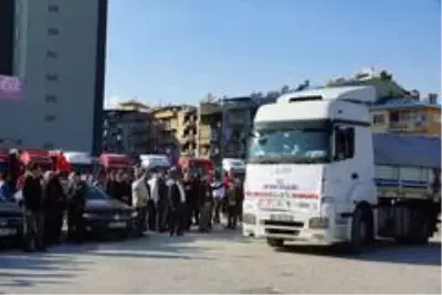 Aydın'dan, Elazığ ve İdlib'e 28 tırlık yardım malzemesi konvoyu yola çıktı Aydın'dan, Elazığ ve İdlib'e 28 tırlık yardım malzemesi konvoyu yola çıktı