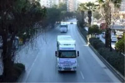 Aydın'dan, Elazığ ve İdlib'e 28 tırlık yardım malzemesi konvoyu yola çıktı Aydın'dan, Elazığ ve İdlib'e 28 tırlık yardım malzemesi konvoyu yola çıktı